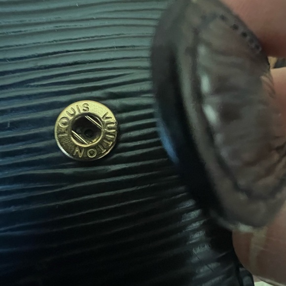 🔥 Authentic Louis Vuitton Black Epi PM Agenda Passport Holder - Picture 5 of 16